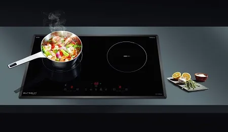 Quạt tản nhiệt bếp từ bị bụi bám làm giảm hiệu suất làm mát