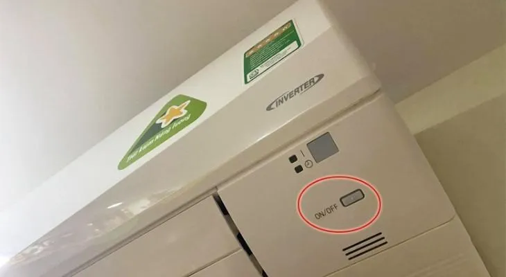 Người dùng có thể sử dụng nút nguồn trên dàn lạnh để bật/tắt thiết bị