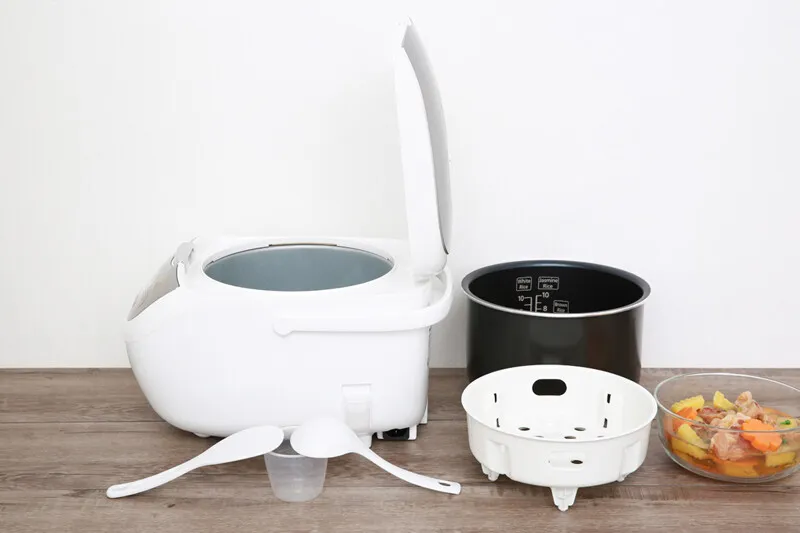 Bộ phụ kiện đầy đủ đi kèm trong thùng máy khi khách hàng mua sản phẩm chính hãng