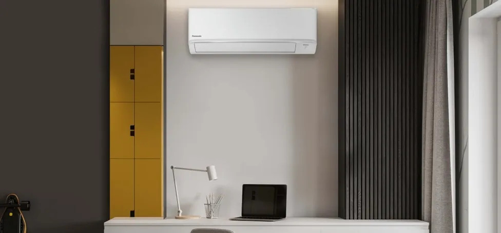 Điều hòa treo tường Panasonic lắp đặt trong văn phòng với thiết kế hiện đại
