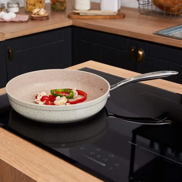 Khả năng tương thích từ tính của đáy chảo trên mặt bếp điện hỗ trợ nấu nướng
