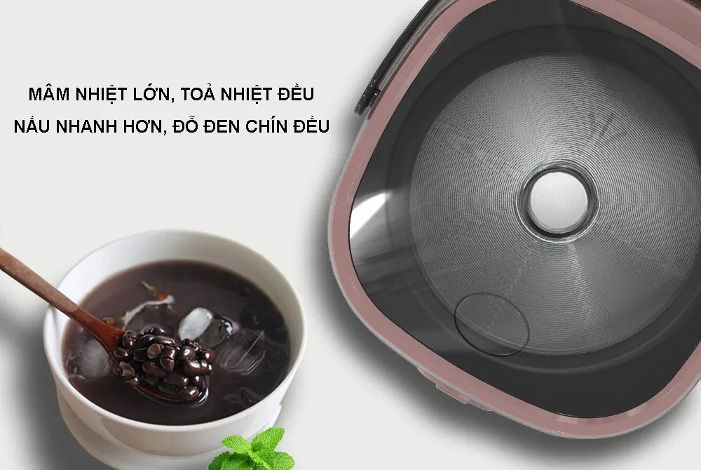 Nồi cơm điện có công suất lớn và khả truyền nhiệt tốt nên giúp đỗ đen chín nhanh, đều, tiết kiệm thời gian hơn phương pháp nấu truyền thống