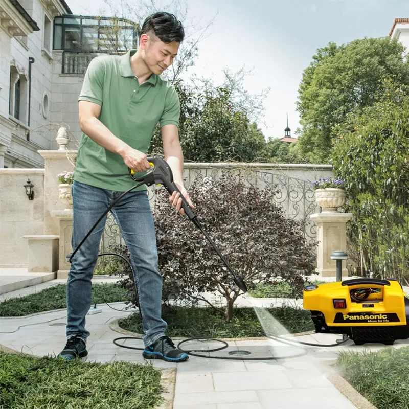 Máy rửa xe Panasonic tưới cây