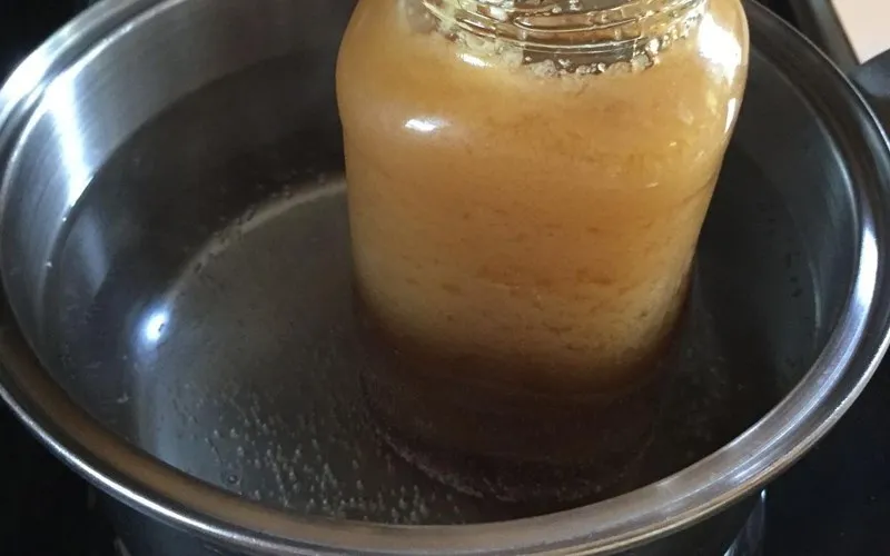 Xử lý mật ong kết tinh bằng cách thủy