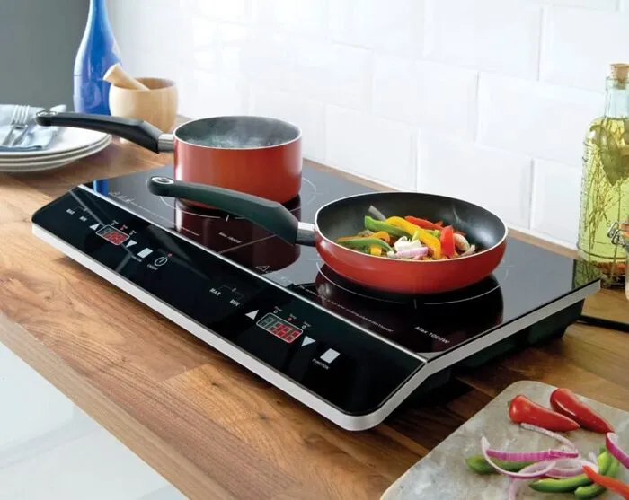 Vùng nấu hồng ngoại khi chế biến thức ăn lâu có thể tỏa nhiều nhiệt, gây nóng bức