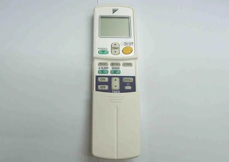 Điều khiển điều hòa Daikin model cũ với nắp trượt