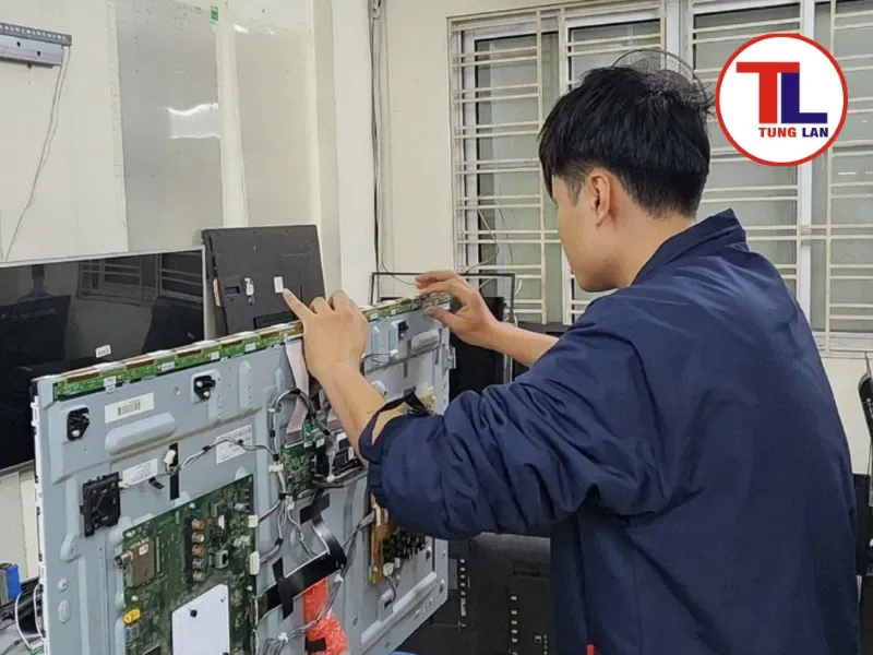 Các công đoạn kiểm tra chất lượng màn hình sau khi thay thế đảm bảo hình ảnh sắc nét tuyệt đối