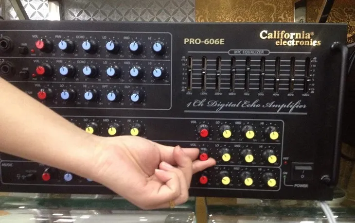 Điều chỉnh âm lượng hợp lý giúp bảo vệ thiết bị và thính giác của người sử dụng