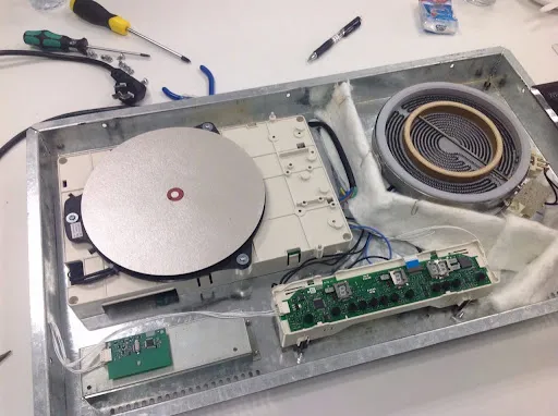 Vệ sinh mặt kính và sử dụng nồi đúng chuẩn giúp giảm 70% nguy cơ bếp từ lâu nóng