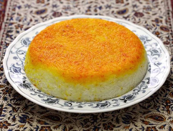 Bạn nên quét 1 ít dầu ăn dưới đáy nồi và để cơm ở chế độ Giữ ấm/Keep Warm khoảng 15 - 30 phút để lớp cháy dưới giòn và ngon hơn