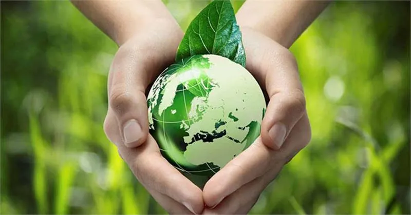 Kỹ thuật viên Điện Máy Ánh Ngân kiểm tra khả năng vận hành êm ái của thiết bị