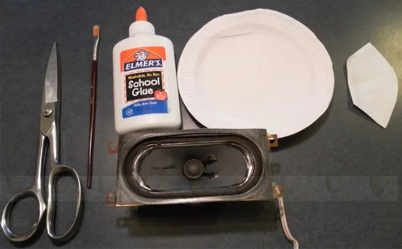 Bạn cần chuẩn bị đầy đủ dụng cụ và nhưng vật liệu cần thiết trước khi dán hay vá màng loa