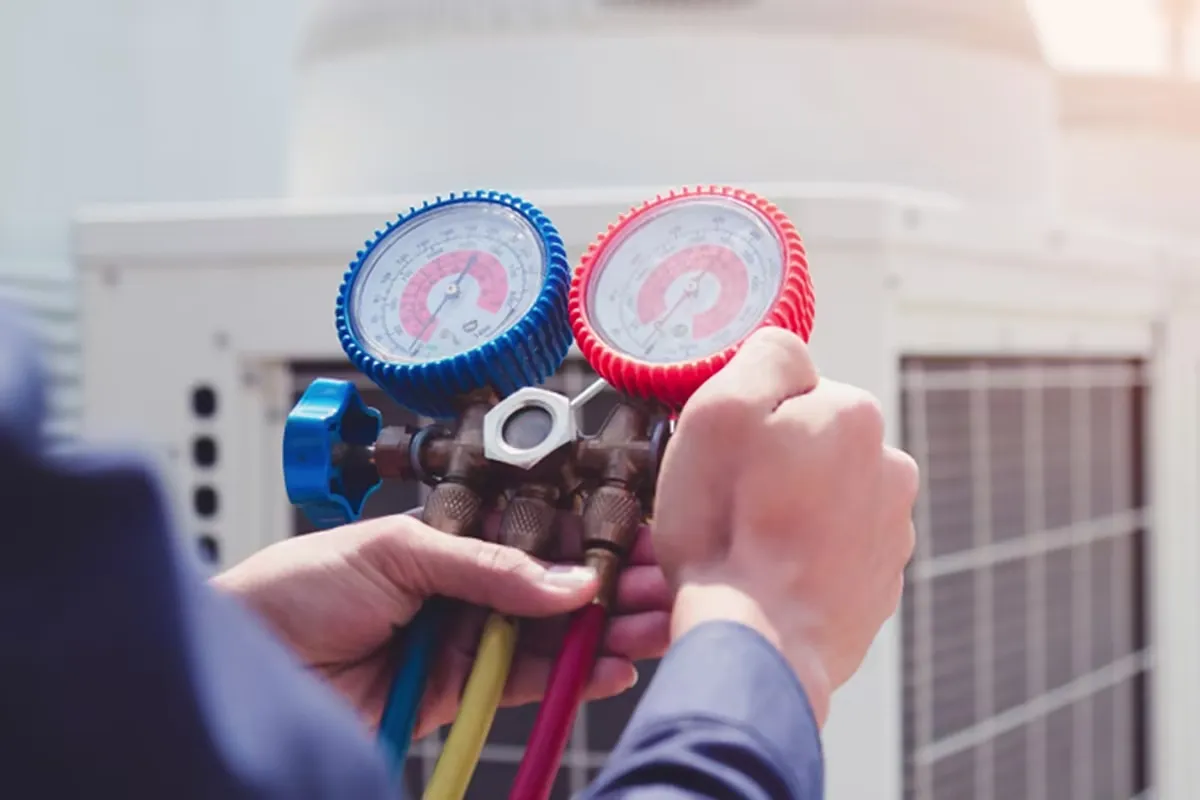 Dàn lạnh máy lạnh đóng tuyết dày do thiếu gas