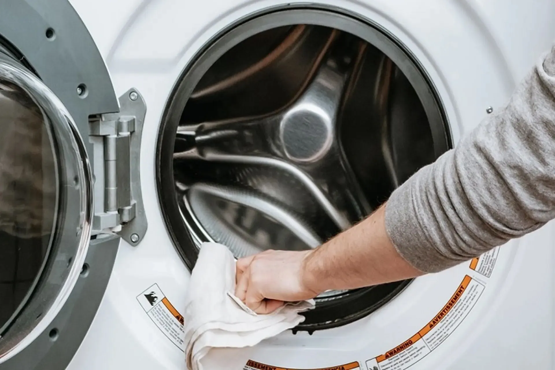 Vệ sinh máy giặt định kỳ giúp bảo vệ sức khỏe cả gia đình