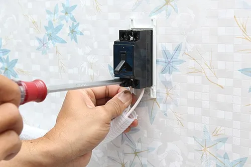 Bật điều hòa bằng aptomat