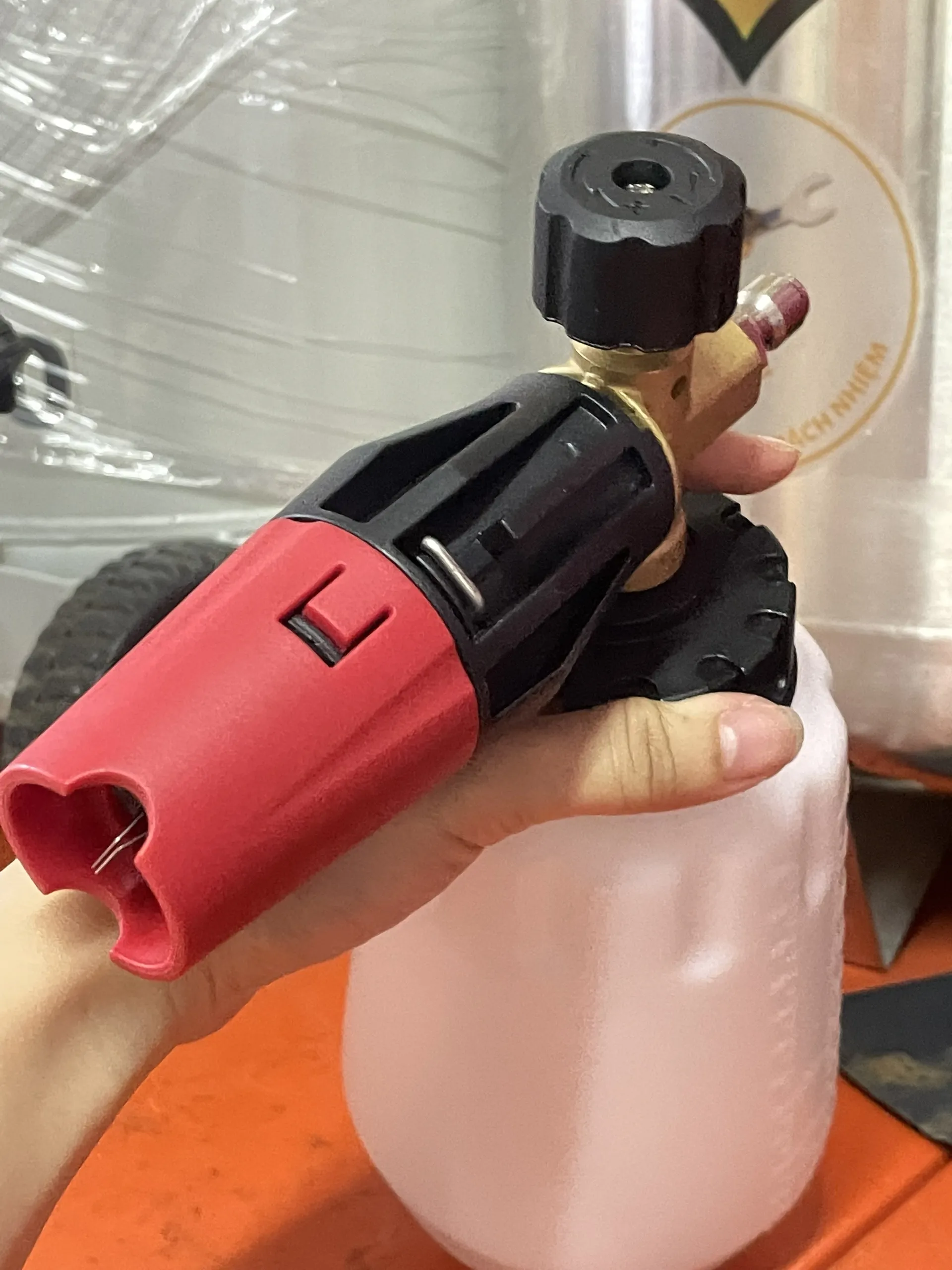 Núm điều chỉnh tỷ lệ bọt trên thân bình