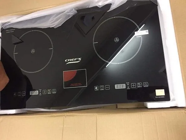 Mẫu bếp từ Chefs EH-DIH890 hàng nhái với các phím bấm cảm biến lò xo thô sơ