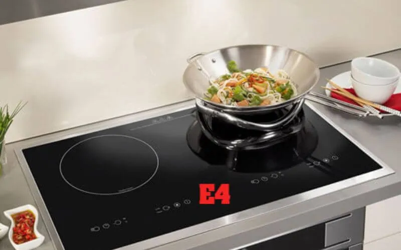 Màn hình bếp từ hiển thị mã lỗi E4 và phát tín hiệu cảnh báo
