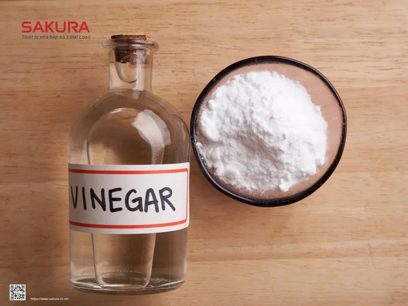 dùng giấm và baking soda để vệ sinh vết ố vàng trên bề mặt bếp từ