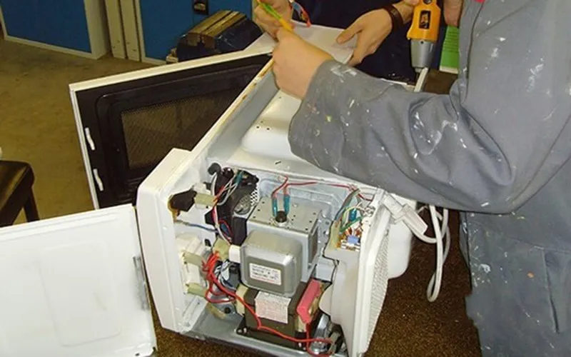 Thay thế tụ cao áp lò vi sóng