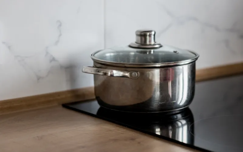 Nồi phù hợp với vùng nấu giúp bếp truyền nhiệt hiệu quả - đặc biệt với bếp điện từ hồng ngoại Kaff KF-073IC