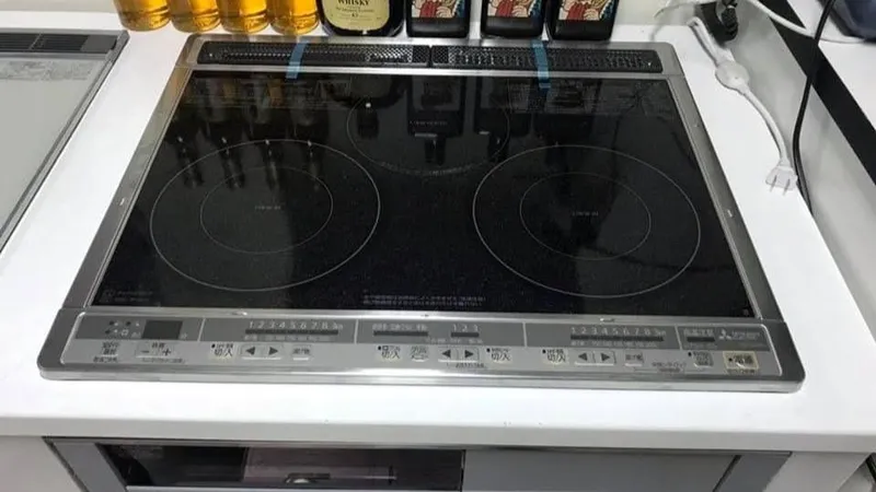 Cách nhận diện bếp từ Mitsubishi lỗi E0 trên bảng điều khiển hiện đại 2026