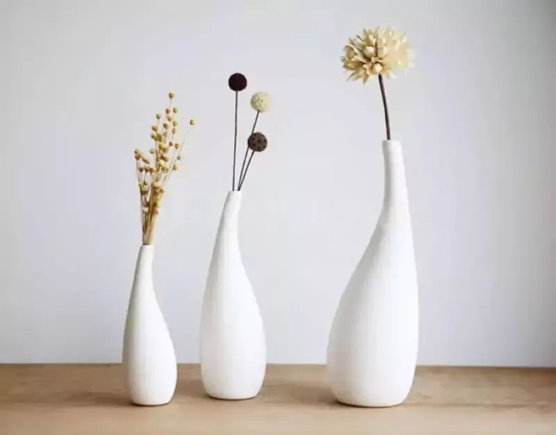 Bình hoa trang trí kệ tivi đơn giản