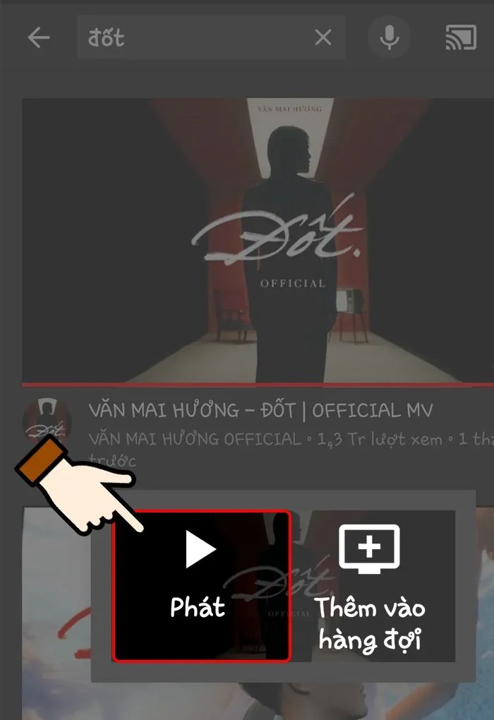 Nhấn chọn video mà bạn muốn chia sẻ > Nhấn chọn Phát