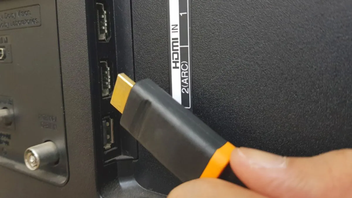 Kết nối các đầu dây cáp chắc chắn để đảm bảo tín hiệu truyền tải ổn định