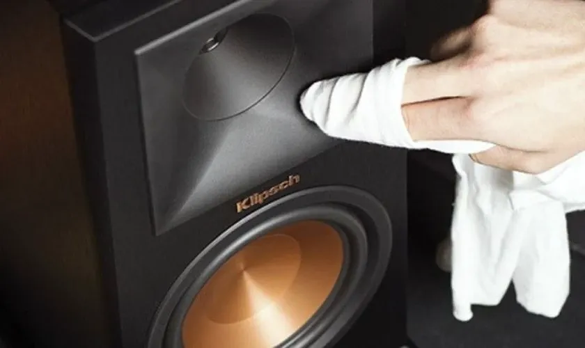 Vệ sinh loa thường xuyên giúp loa hoạt động hiệu quả hơn