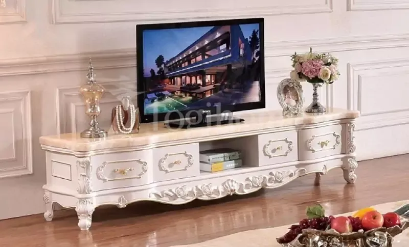 Cách chọn bình hoa trang trí kệ tivi cho phù hợp