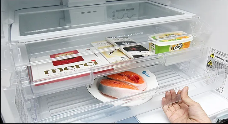 Tháo khay kệ để giảm trọng lượng