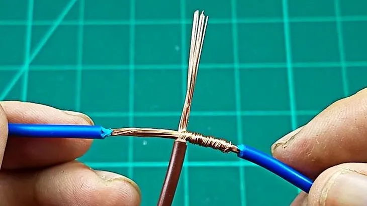 Kiểm tra và thay dây nguồn tủ lạnh khi bị đứt