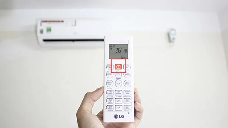 Khởi động và tắt điều hòa điều hòa LG Dual Inverter chỉ cần nhấn nút nguồn màu đỏ