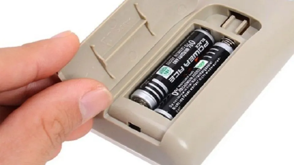 Điều khiển bị hết pin