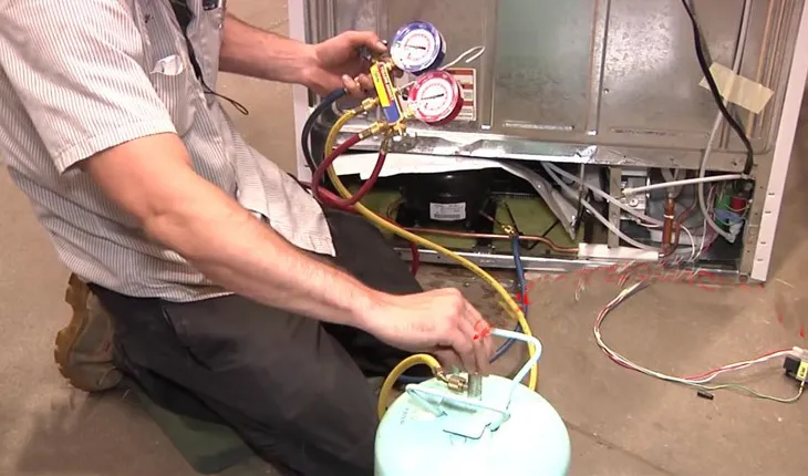 Kiểm tra nhiệt độ dàn nóng bằng súng nhiệt