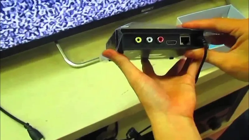 Kết nối thêm các thiết bị ngoại vi giúp việc điều khiển tivi trở nên linh hoạt và dễ dàng