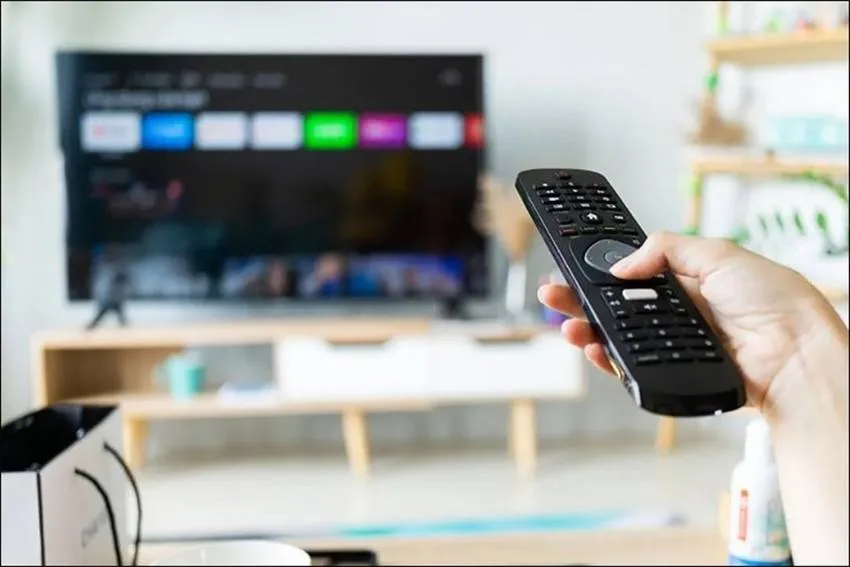 Hình ảnh minh họa kiểm tra hoạt động điều khiển tivi