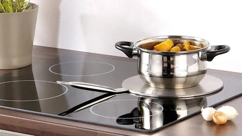Sử dụng nồi đất an toàn trên bếp từ