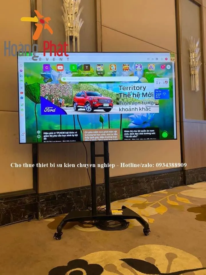 Cận cảnh chân tivi được setup gọn gàng, chắc chắn cho một sự kiện