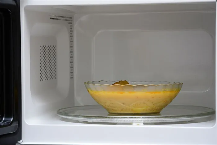 Lò vi sóng Sharp R-23A1(S)VN có dung tích 22L vừa phải