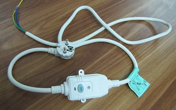 Aptomat chống giật bình nóng lạnh bị nhảy do rò rỉ điện