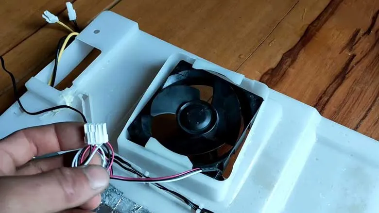 Vệ sinh quạt gió định kỳ giúp giảm thiểu tình trạng chảy nước trong ngăn mát