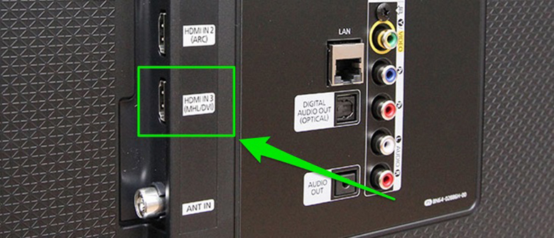 Sử dụng cáp MHL để kết nối điện thoại Android với tivi Samsung.