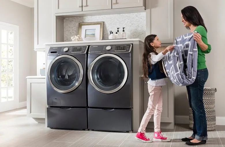 Lưu ý nhiệt độ nước trong lồng giặt trước khi thực hiện xả khẩn cấp