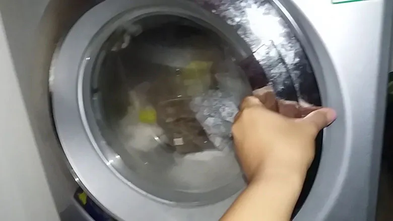 Nguyên tắc hoạt động của mặt giặt Electrolux khi khóa cửa khi giặt