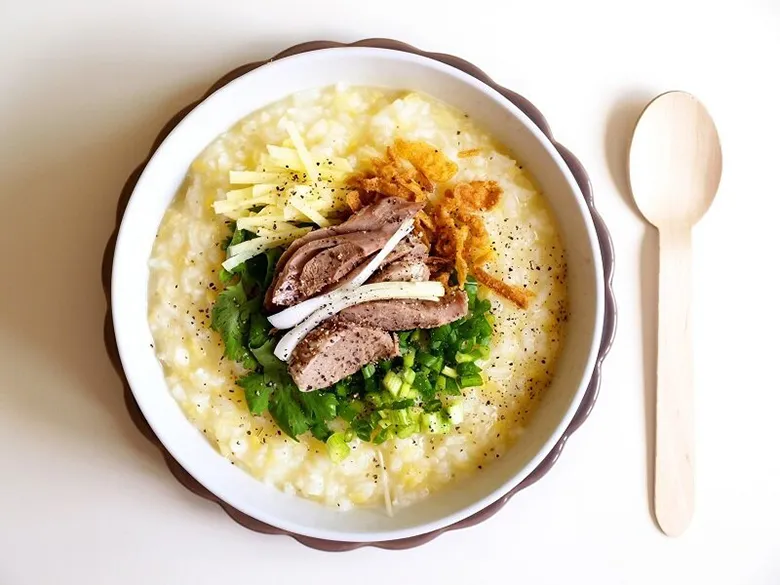 Nấu cháo cho bé bằng nồi cơm điện đổi món qua bằng thịt vịt