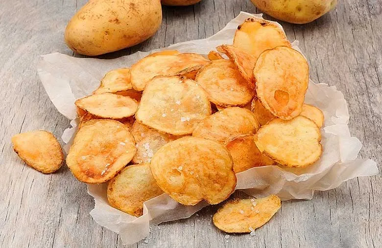 Thành phẩm khoai tây chips giòn rụm từ lò vi sóng