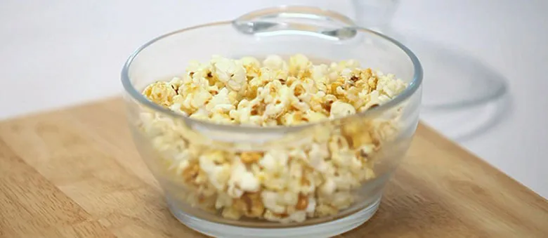 Cách làm bắp rang bơ bằng lò vi sóng hãy cùng mang ra mời mọi người cùng thưởng thức