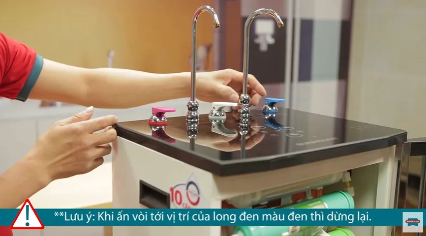 Cách lắp đặt và cố định vòi nước inox trên mặt tủ máy lọc